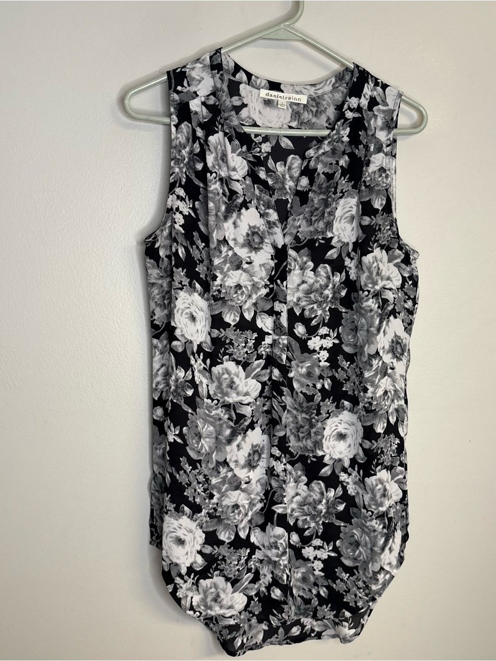 Daniel Rainn Black and White Floral Sleeveless Camisole